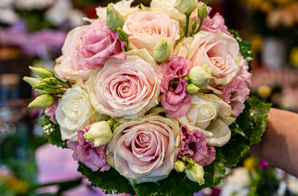 Rosen-Hochzeitsstrauß für die Braut von Blumen Diva in Frankfurt-Kalbach